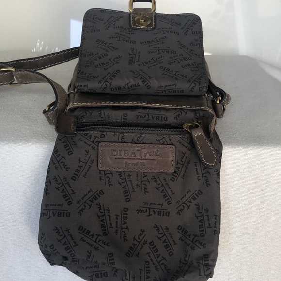 DIBA TRUE Crossbody taupe colored leather bag. Gold hardware. Beautiful design - Picture 7 of 11
